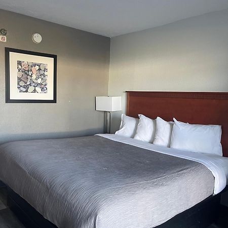 Quality Inn Fayetteville Near Fort Bragg Exteriör bild
