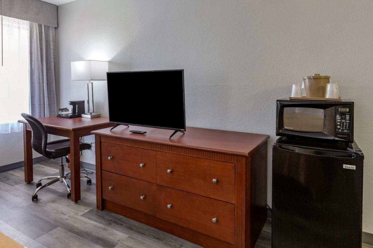 Quality Inn Fayetteville Near Fort Bragg Exteriör bild