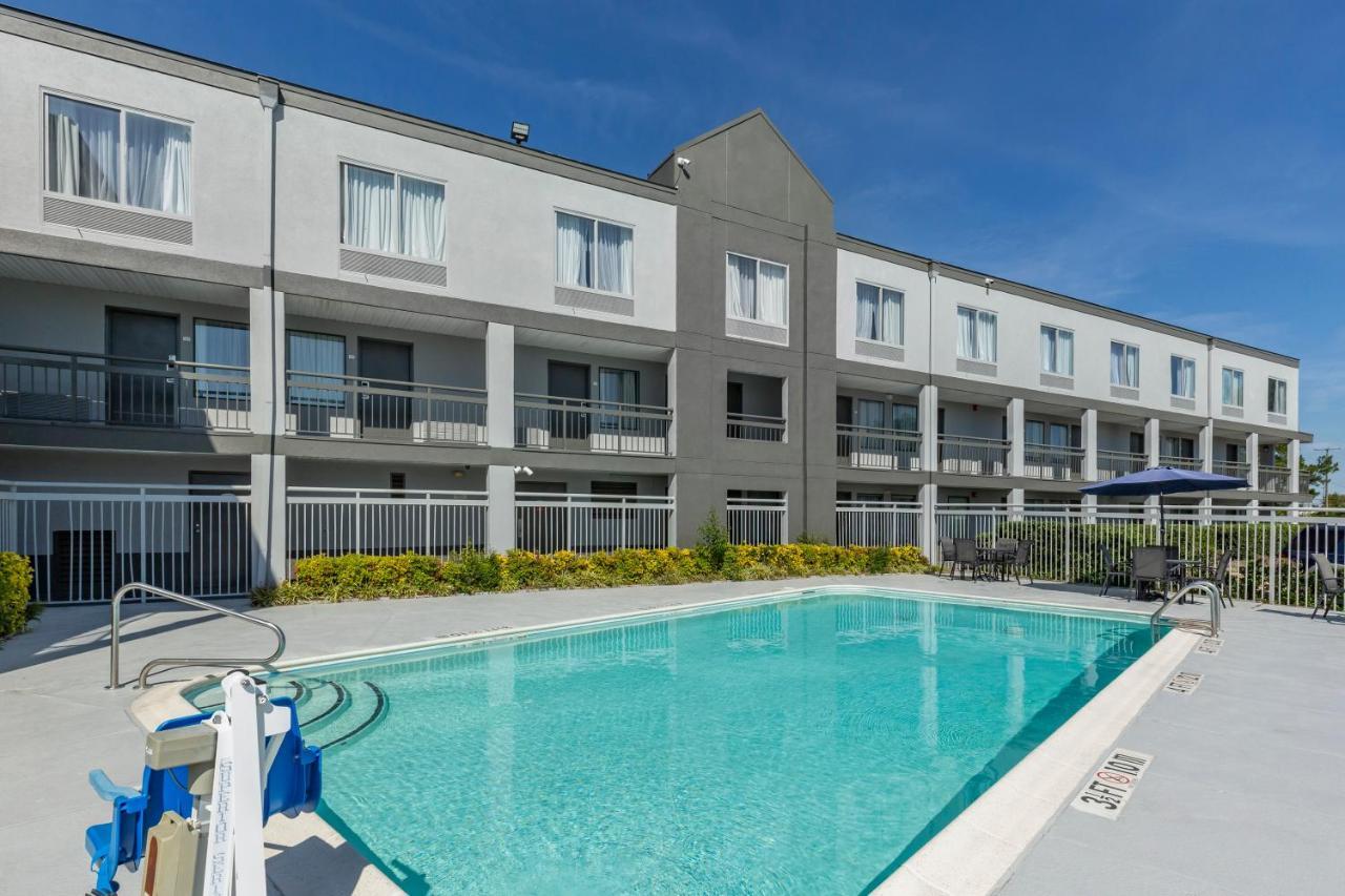 Quality Inn Fayetteville Near Fort Bragg Exteriör bild