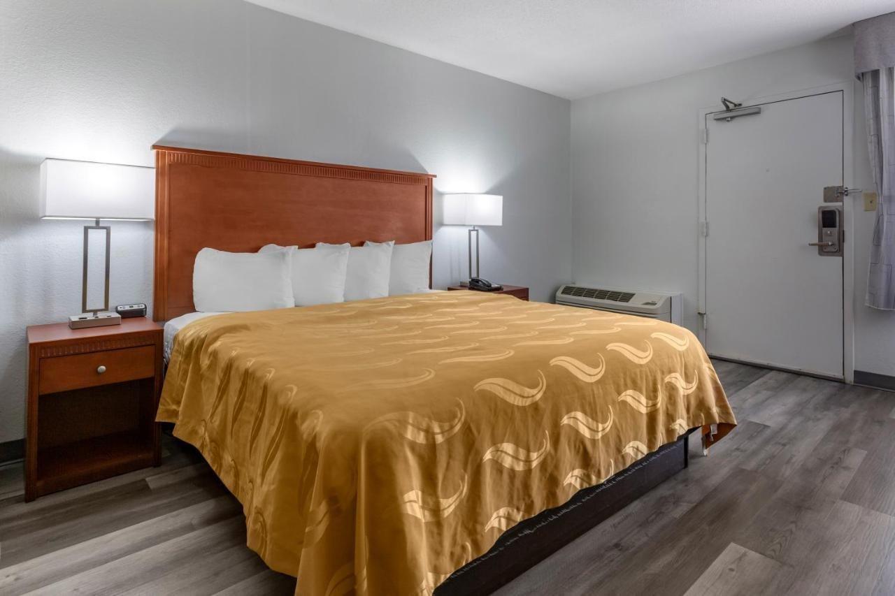 Quality Inn Fayetteville Near Fort Bragg Exteriör bild