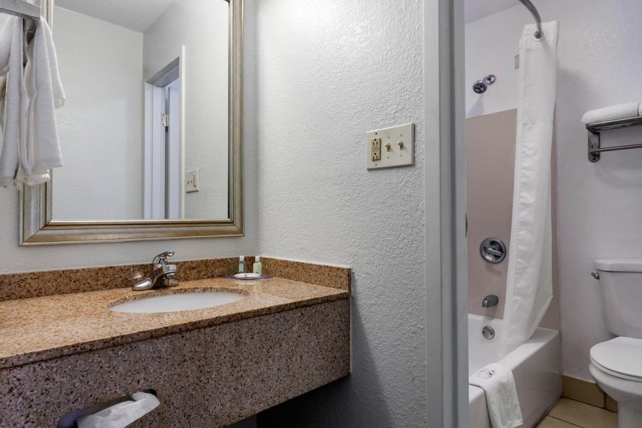 Quality Inn Fayetteville Near Fort Bragg Exteriör bild