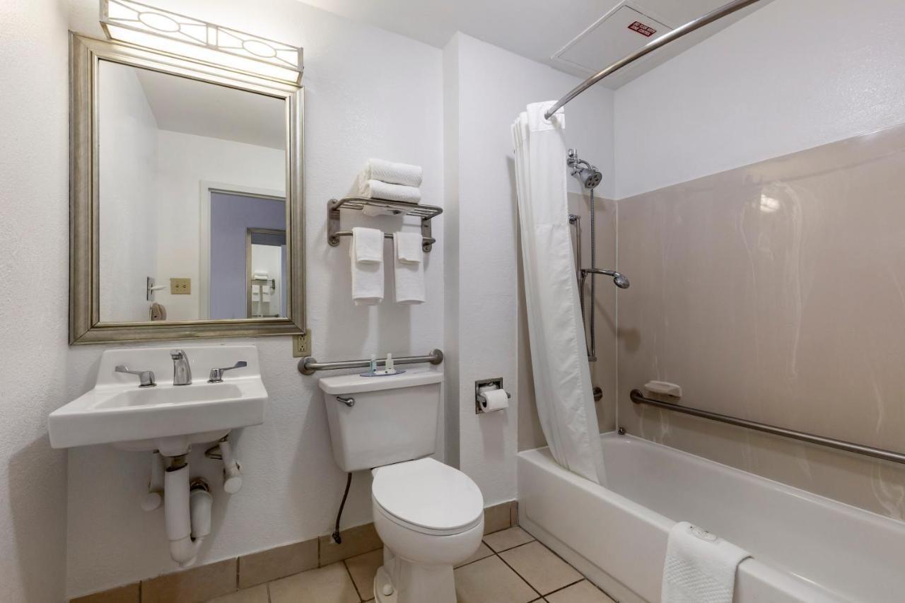 Quality Inn Fayetteville Near Fort Bragg Exteriör bild