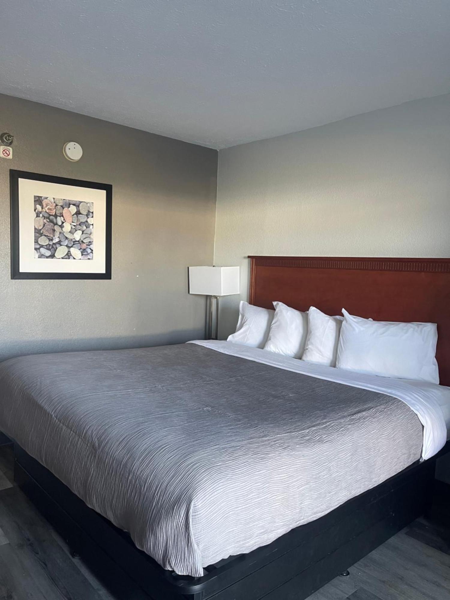 Quality Inn Fayetteville Near Fort Bragg Exteriör bild