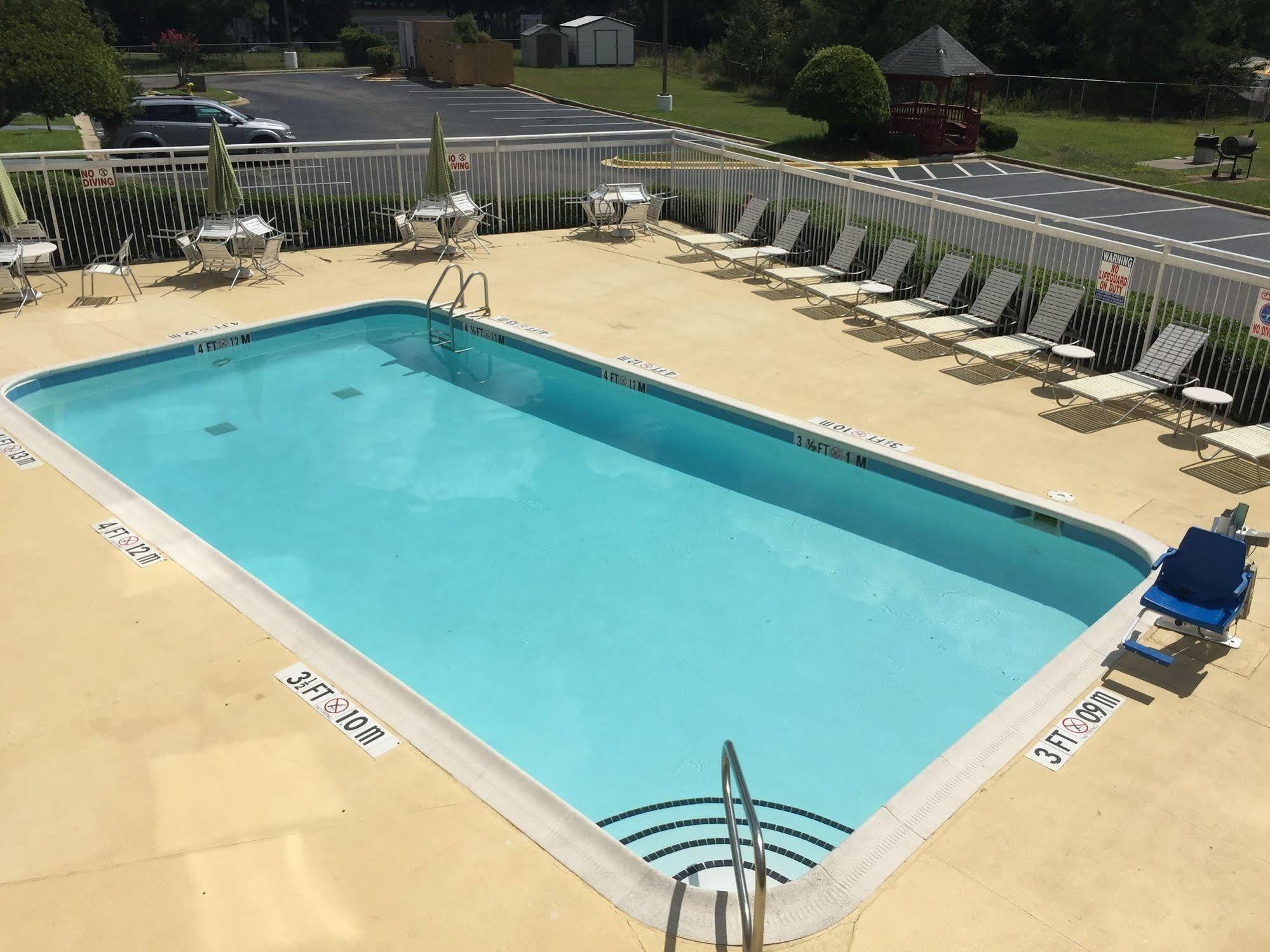 Quality Inn Fayetteville Near Fort Bragg Exteriör bild