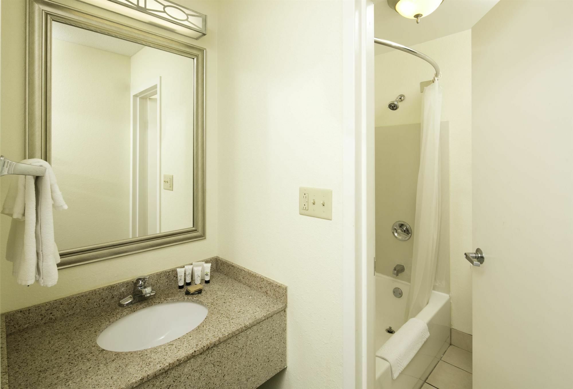 Quality Inn Fayetteville Near Fort Bragg Exteriör bild